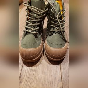 ZARA Girls Shoes. Size 35 - Green. Never worn